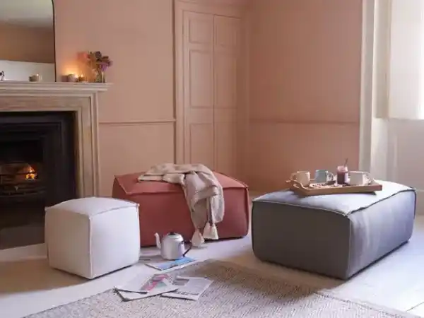 В прихожую