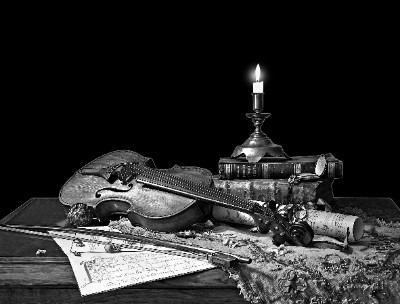 «Скрипка, свеча и книги на столе» — картинка для гравировки на памятнике, № 1488